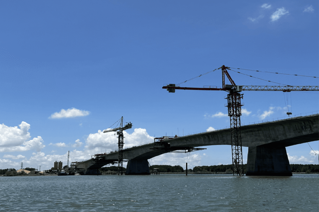 Mo Nhat Bridge