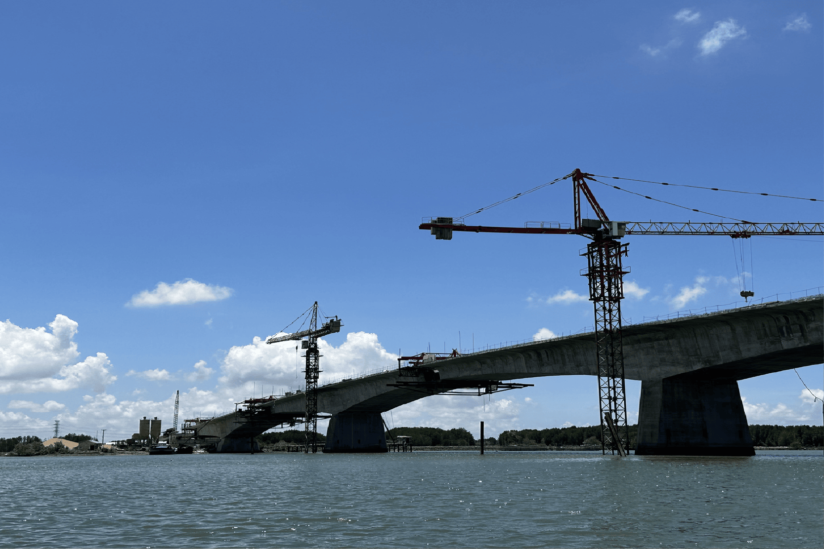 Mo Nhat Bridge